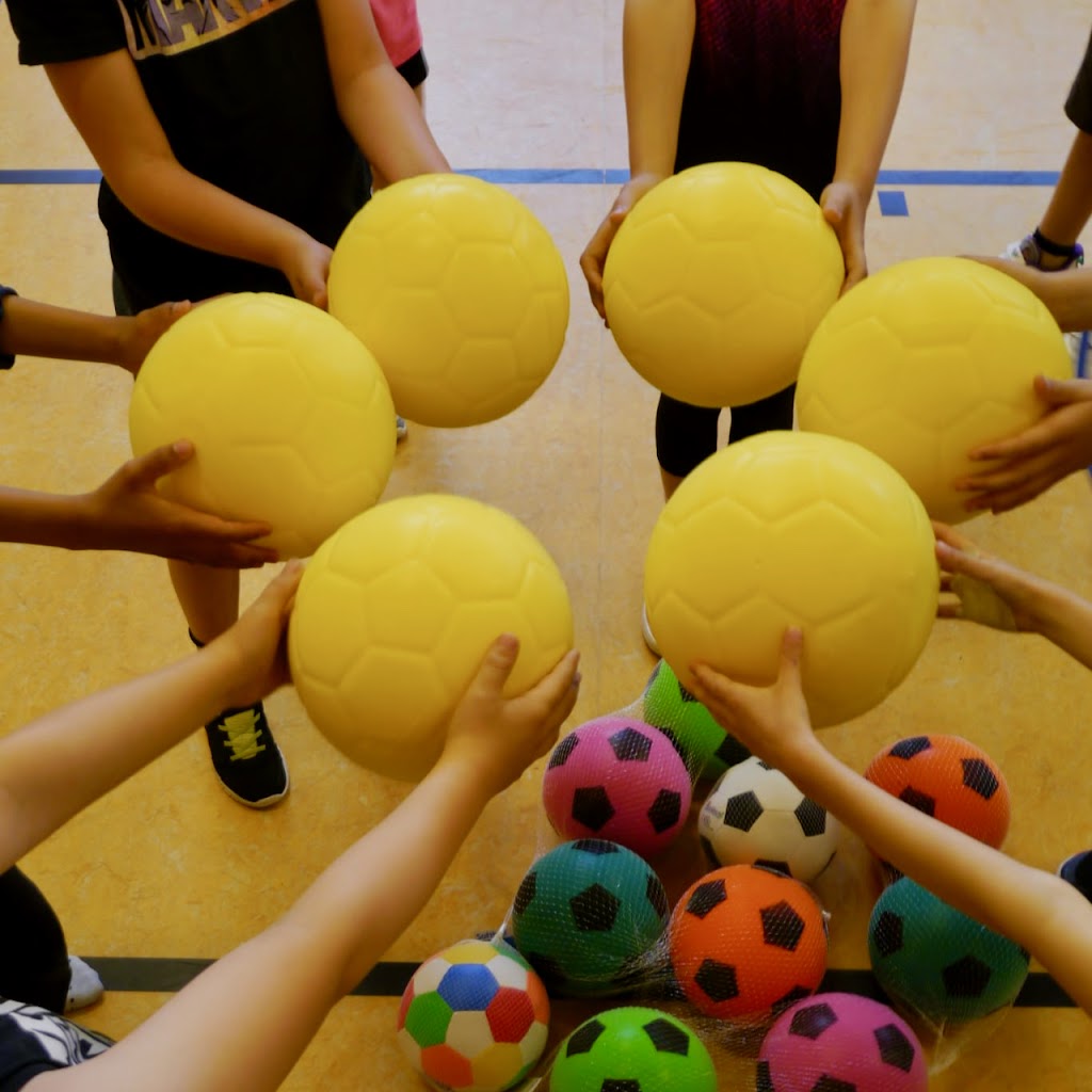 Neue Bälle für die Schule