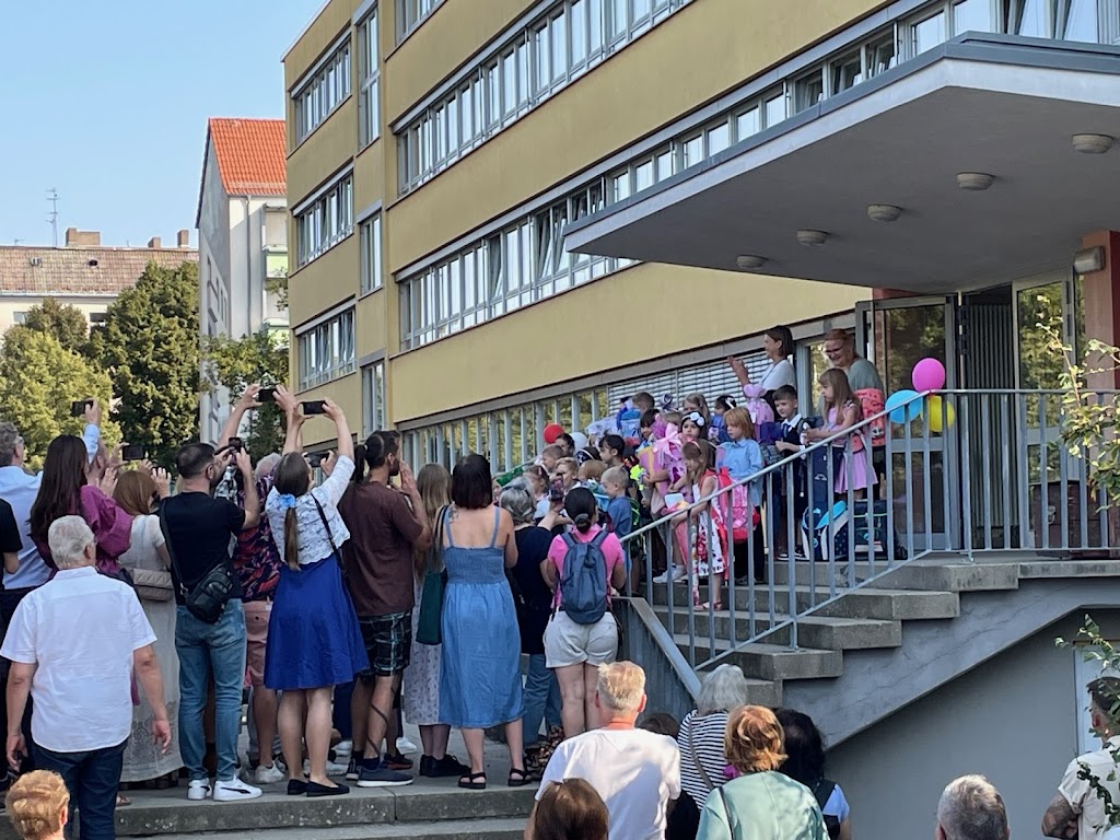 Mit neuen T-Shirts und dem lange geplanten Schuppen ins neue (erste) Schuljahr